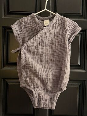Infant 9-12m H&M kimono style onesie